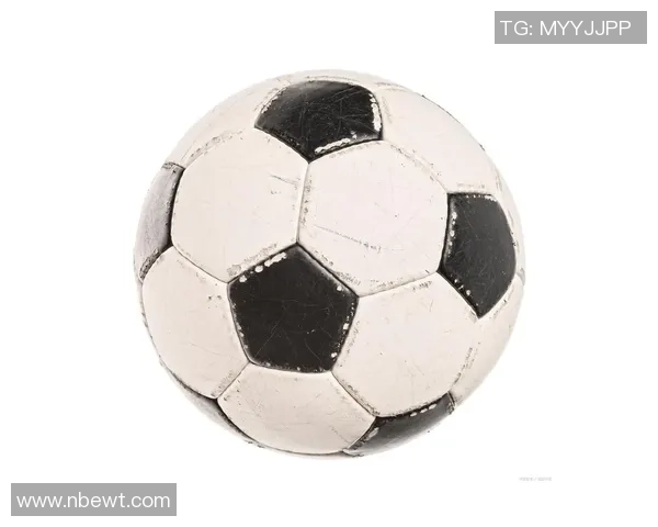 足球巨星的一天：从晨跑到夜晚训练揭秘他们如何平衡生活与职业